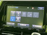 様々なソースに対応したオーディオ画面。お好みの音楽やラジオを楽しみながら、快適なドライブをお過ごしください。車内空間を彩ります。