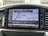見やすい地図表示で、目的地までの道順をしっかり案内。渋滞情報も確認でき、スムーズな移動をサポートします。運転に集中できます。