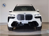 BMW代表的な特徴のキドニーグリル。BMWのすべてのモデルに採用され、BMWらしさを強調しております。