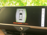 後方の状況をクリアに映し出し、安全なバック操作をサポートします。駐車が苦手な方にもおすすめです。
