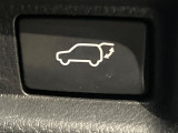 【パワーバックドア】スマートキーや運転席のボタンを押すだけでリアゲートが自動で開閉します!荷物を持っている時や、高い位置にあるバックドアを閉める際に便利な機能です♪
