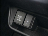 ◆USBチャージャー、12Vの電源ソケット◆使いやすい場所に装備されています。