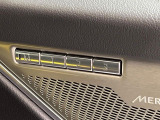 シートメモリー『運転席にはシートメモリーも付いております。ワンタッチで自分のドライブポジションに設定することが可能です。』
