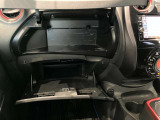 車検証入れになどにも使える便利な収納BOXあります。