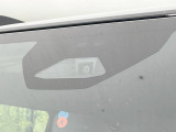 【トヨタセーフティセンス】走行中に前方の車両等を認識し、衝突しそうな時は警報とブレーキで衝突回避と被害軽減をアシスト。より安全にドライブをお楽しみいただけます。