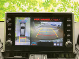 後方確認をサポートするモニター画面です。狭い道や駐車時にも、安全に運転できます。運転の苦手な方にもおすすめです。視認性も確保されています。
