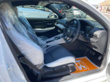 毎日過ごす運転席は要チェック。シートのへたり・擦れ、視界のイメージまで伝わる重要ポイント。