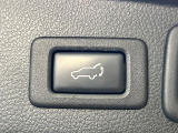 【パワーバックドア】スマートキーや運転席のボタンを押すだけでリアゲートが自動で開閉します!荷物を持っている時や、高い位置にあるバックドアを閉める際に便利な機能です♪