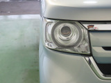 LEDヘッドライトは、点灯の瞬間から光量を発揮し、突然暗くなるトンネルなどでの安定感を高めます。