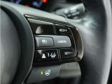 ◆アダプティブクルーズコントロール◆予め設定した車速内でクルマが自動的に加減速。前走車との適切な車間距離を維持しながら追従走行します。【LKAS】車線維持支援システムでステアリング操作を支援。