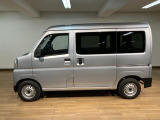 ハイゼットカーゴのお買得車が入庫しました!!(^^♪保証継承致します!走行0.7万km!AM・FMチューナー、前席パワーウインドー、スモークガラス、クリアランスソナー、キーレスなど装備の1台です!