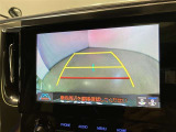 バックガイドモニターで、後方を確認しながら安心して駐車することができます。運転初心者も熟練者も必須の機能ですよ!