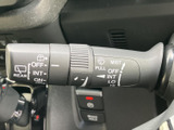 雨天時でもクリアな視界を確保。操作も簡単で、運転に集中できます。様々なモードで、状況に応じたワイパー操作が可能です。