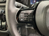 ステアリングにオーディオ操作スイッチが付いています。オーディオ画面に直接タッチしなくても操作が出来ますので、運転に集中できます。