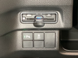 ハンドルの左下にETCとHondaセンシング用の、VSA(ABS+TCS+横滑り抑制)解除スイッチなどがついています。高速道路の料金所の通過も楽々です。 カードの取り出しもしやすい場所についています。