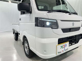 明るいライトが夜道を明るく照らしてくれます。 運転する上で、道路状況をいかに早く認識できるか重要なポイントです。 白色光が暗い道も明るく照らしてくれますよ。