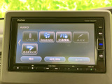 様々な情報を表示できるモニター画面。車両の状態や設定をチェックできます。ドライバーをサポートする頼もしい機能です。