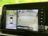 狭い道や駐車場でも安心。バックモニターが後方の状況を分かりやすく映し出し、安全な駐車操作をサポートします。運転に自信がない方にもおすすめです。