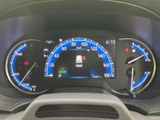 視認性の高いメーターパネルは、運転に必要な情報を的確に伝えます。運転に集中できる、洗練されたデザインです。安全運転をサポートします。