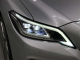 「アダプティブハイビームシステム(AHS)」が装備。LEDの配光範囲を細やかに制御し、先行車や対向車に光が当たる部分だけを自動的に遮光するので、ハイビームでの走行頻度がより向上します。