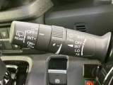 雨の日の運転をサポートするワイパーレバーです。操作も簡単で、視界をクリアに保てます。安全な運転に欠かせない装備です。