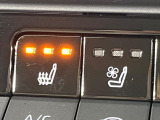【シートヒーター&ベンチレーション】夏場は涼しい風でお尻や背中の熱やムレを防ぎ、冬はエアコンよりも早く温まってポカポカに!季節を問わず快適に過ごせます。