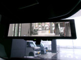 スマートルームミラーです♪ カメラ映像で見れるのでたくさんの人や荷物を載せてても後ろが見れます☆
