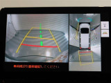パノラミックビューモニター付きです。車両を上から見たような映像をモニター画面に表示。運転席からの目視では見にくい、車両周辺の状況をリアルタイムでしっかり確認できます。