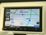 高精細な地図画面で、目的地までのルートをわかりやすく表示します。スムーズなナビゲーションで、初めての道でも安心です。