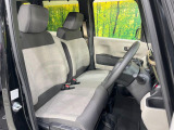 運転席シート廻りは使用感も少なく、良好な状態となっています。前オーナー様が丁寧に使っていたことがよくわかりますね。