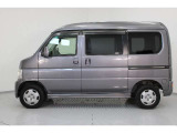 プライバシーガラスが装備されています。外を見るときは気にならず、後方車両からは車内が見えにくい設計です。廻りを気にせず、快適に運転できます。