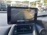 バックガイドモニターで、後方を確認しながら安心して駐車することができます。運転初心者も熟練者も必須の機能ですよ!
