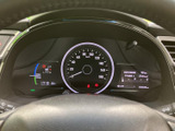 視認性の高いメーター類が、運転に必要な情報を的確に伝えます。運転状況を一目で把握でき、安全運転をサポートします。