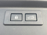 【パワーバックドア】スマートキーや運転席のボタンを押すだけでリアゲートが自動で開閉します!荷物を持っている時や、高い位置にあるバックドアを閉める際に便利な機能です♪