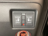 リアドアは乗り降りに便利な両側電動スライドドアです。また運転席に座っていながらスイッチ操作で自在にスライドドアを開け閉めできます。