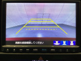バックでの車庫入れも安心です! リアカメラが付いているバックモニター付のナビを装備しております。操作線もついており距離感も画面から確認できます。