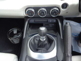 MT車です。マツダのMT車で走る喜びを体感してください。