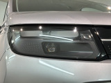 LEDヘッドライトは、点灯の瞬間から最大光量を発揮し、突然暗くなるトンネルなどでの安定感を高めます。