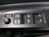 もちろん全席パワーウインドー付。運転席から操作できて便利です。