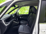 運転席からの視界は良好で、運転操作もスムーズ。快適なドライビングをサポートする空間です。
