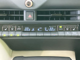 快適な車内環境を保つための重要な装備。温度調整で、ドライバーと乗員に心地よい空間を提供します。操作も簡単で、すぐに設定可能です。