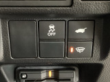 Hondaセンシング用の、VSA(ABS+TCS+横滑り抑制)解除とのオンオフスイッチなどはハンドルの右側に装備しています。