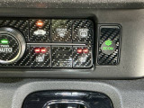 運転席/助手席シートヒーターで寒い日もすぐに温かくなり快適に過ごせます。2段階の温度調整が可能です