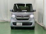 LEDヘッドライトを装備しています。LEDヘッドライトはとても明るく、雨の日や夜間走行も安全・安心です。オートライトコントロール付きで周囲の明るさに応じて自動で点灯・消灯します