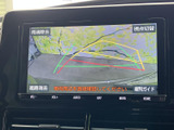後方カメラで周囲の状況を確認できるので、狭い場所での駐車や後退時も安心です。ガイドライン表示により、よりスムーズな運転をサポートします。