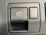 【オートブレーキホールド】信号待ちや渋滞で停車時にブレーキから足を離しても、停止状態を保持してくれます。前進するときはアクセルを踏めば自動で解除されるので安心♪街乗り運転が楽になります♪
