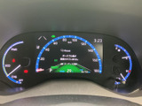 視認性の高いメーターで、運転に必要な情報を一目で確認できます。多彩な情報表示で、運転状況を的確に把握できます。