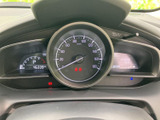 視認性の高いメーター類で、運転に必要な情報を的確に把握できます。運転に集中できる、落ち着いた空間です。