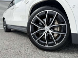 メルセデス・ベンツの定める厳しい基準をクリアしたお車のみをご案内させて頂きます。納車前整備はメーカー規定に基づき最大100項目にも及ぶ点検を熟練のメカニックによって行いご納車させて頂きます。