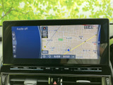 見やすい地図画面で、目的地までスムーズに案内。運転に集中しながら、安全なドライブをサポートします。快適なカーナビゲーション体験を。